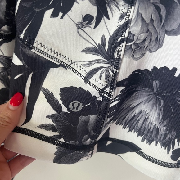 Lululemon Forme Align Jacket II Brisk Bloom Black White | Size 4 | Perfect Cond - Picture 13 of 14